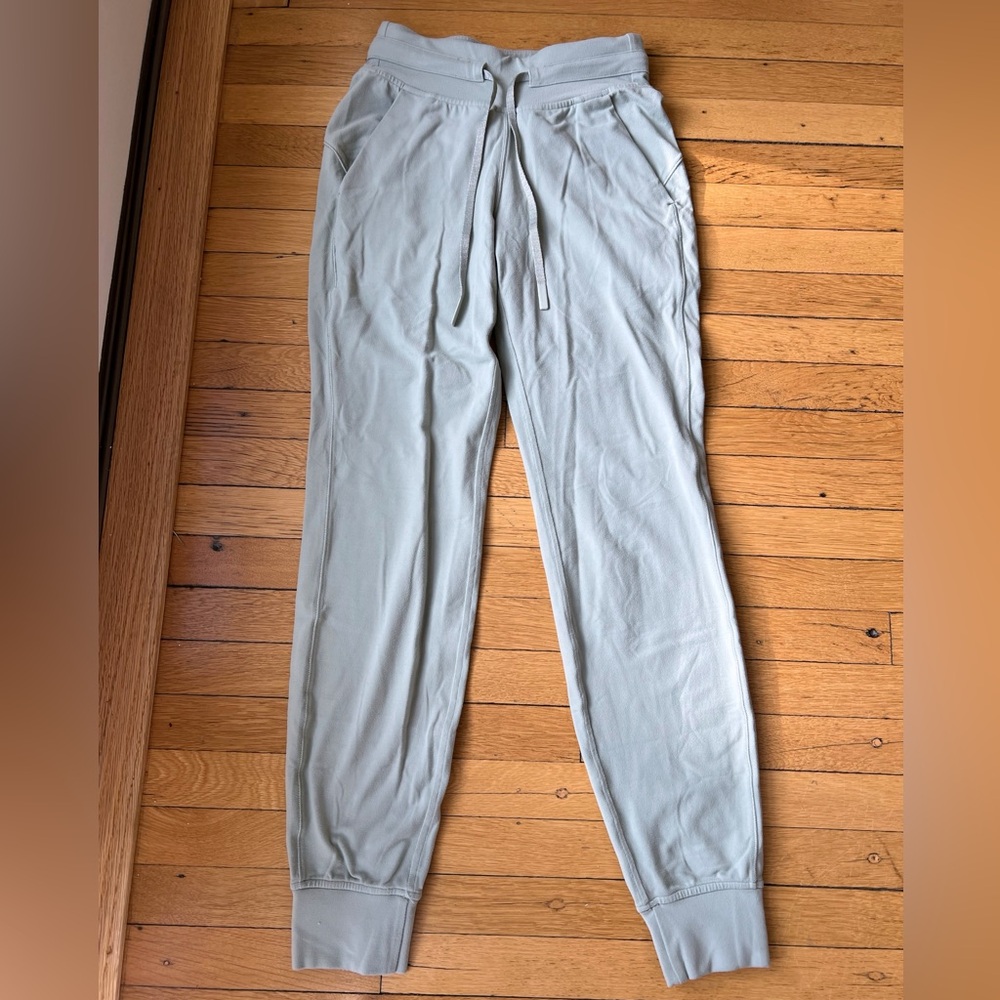 Lululemon women’s joggers
